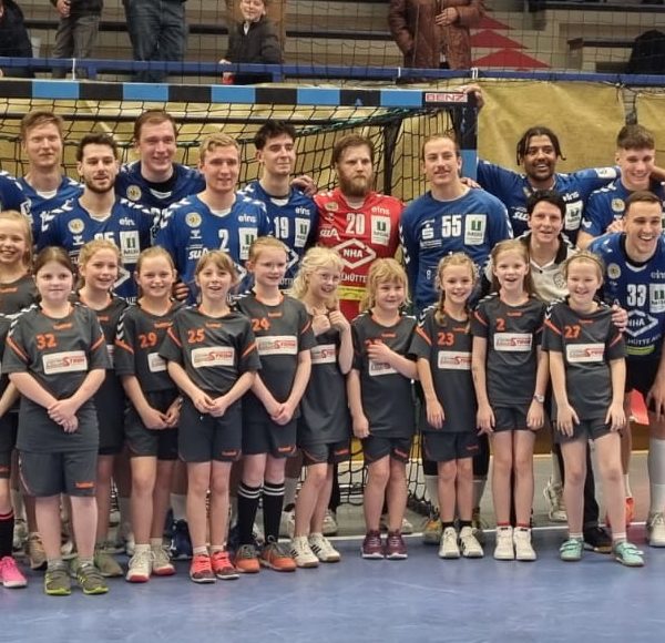 Mädelspower beim EHV Aue – Einlaufkids am&hellip;